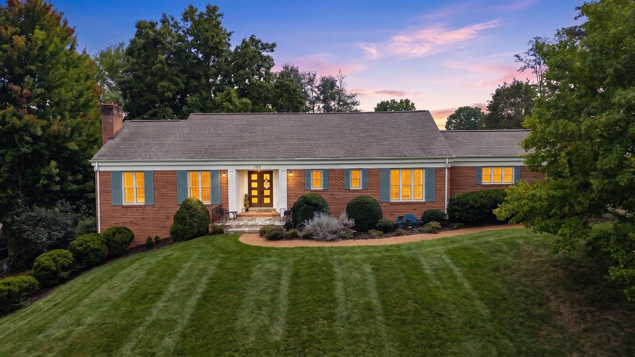 105 WOODLAND DR