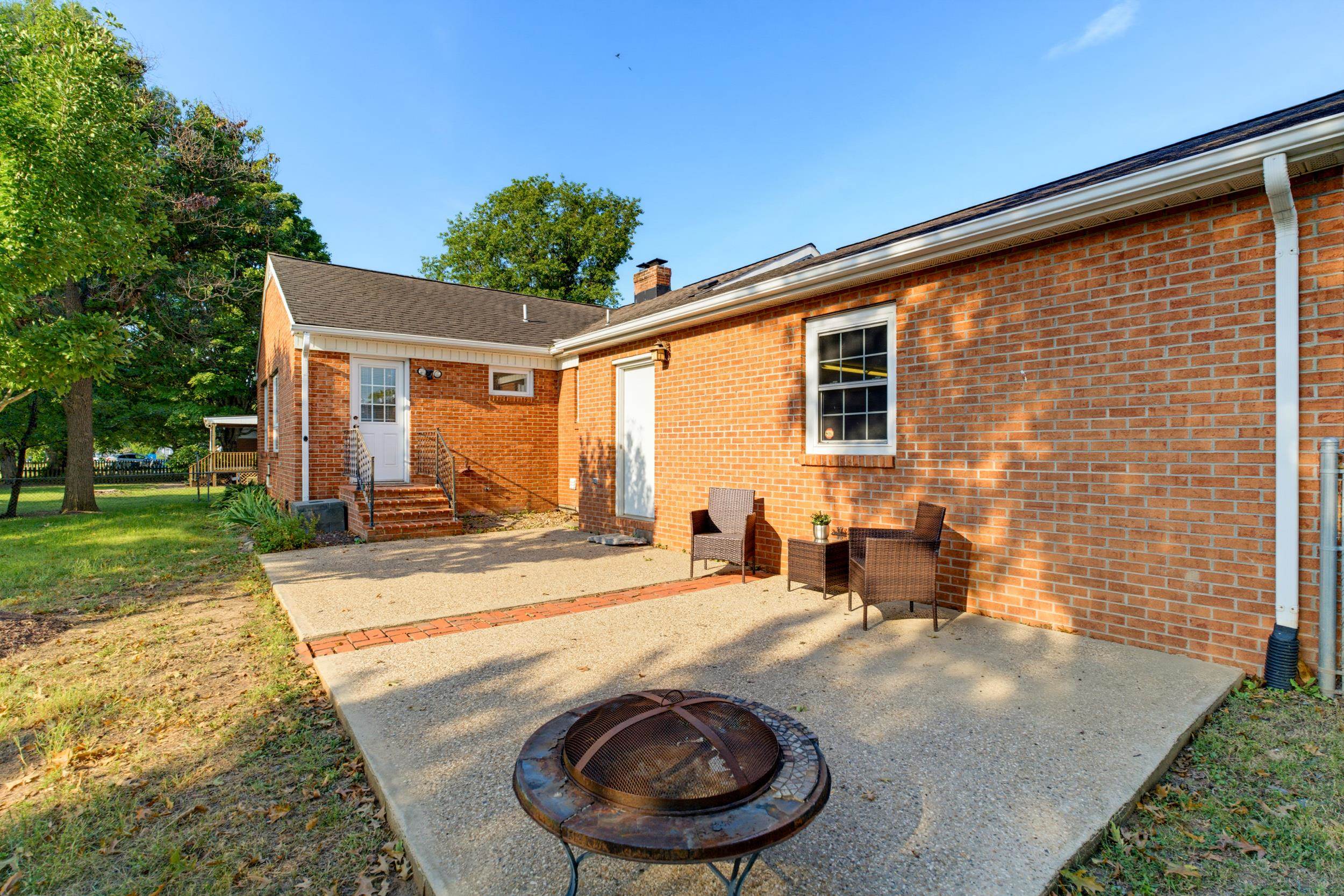 112 N WEST VIEW ST