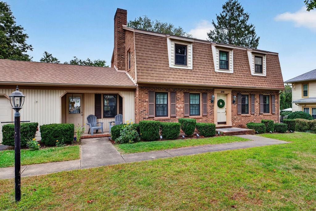 318 COLLEGE CIR