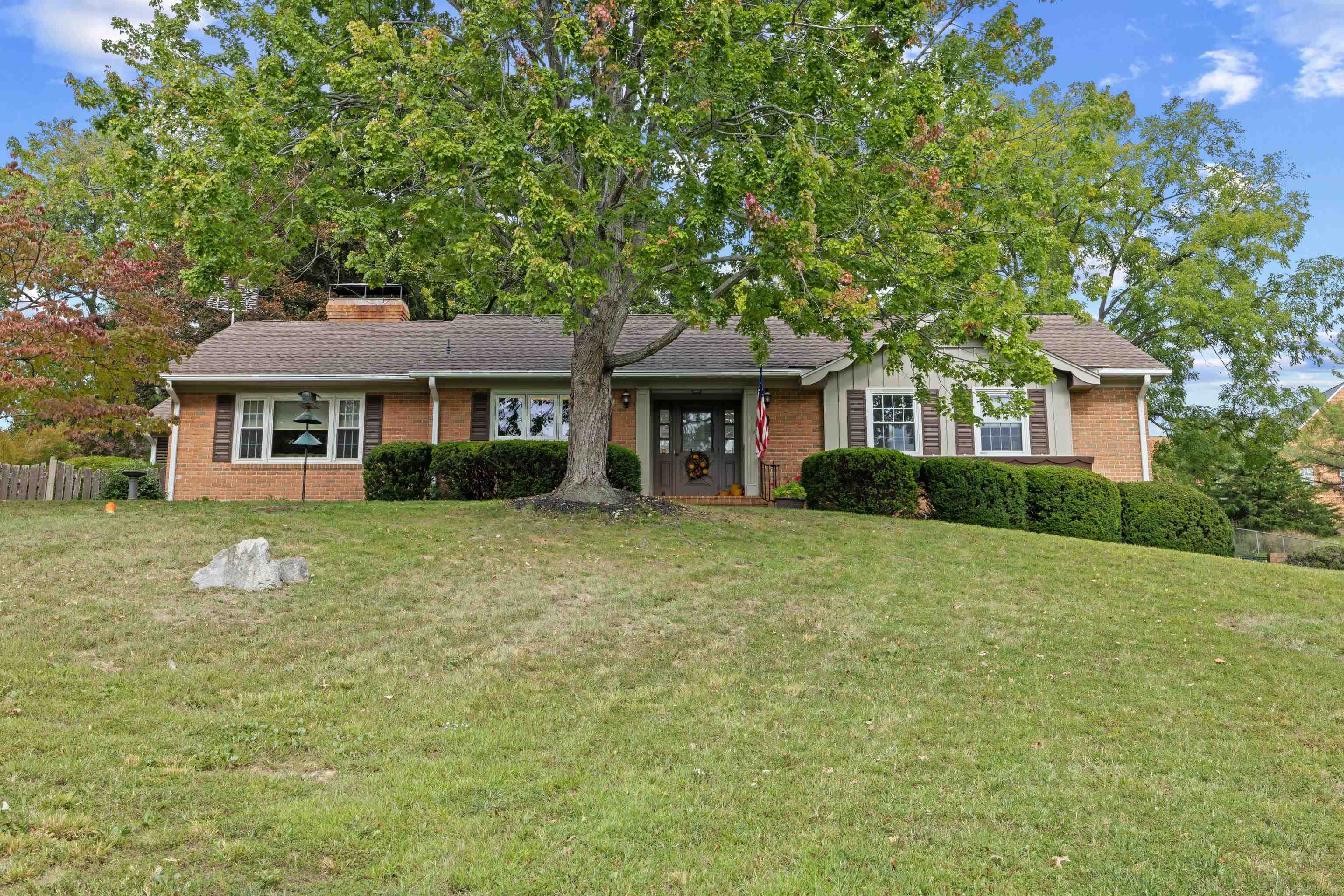 1028 RIDGEMONT DR