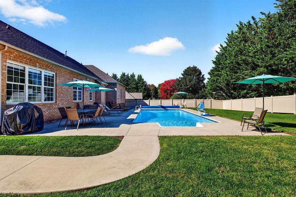 717 PELHAM DR