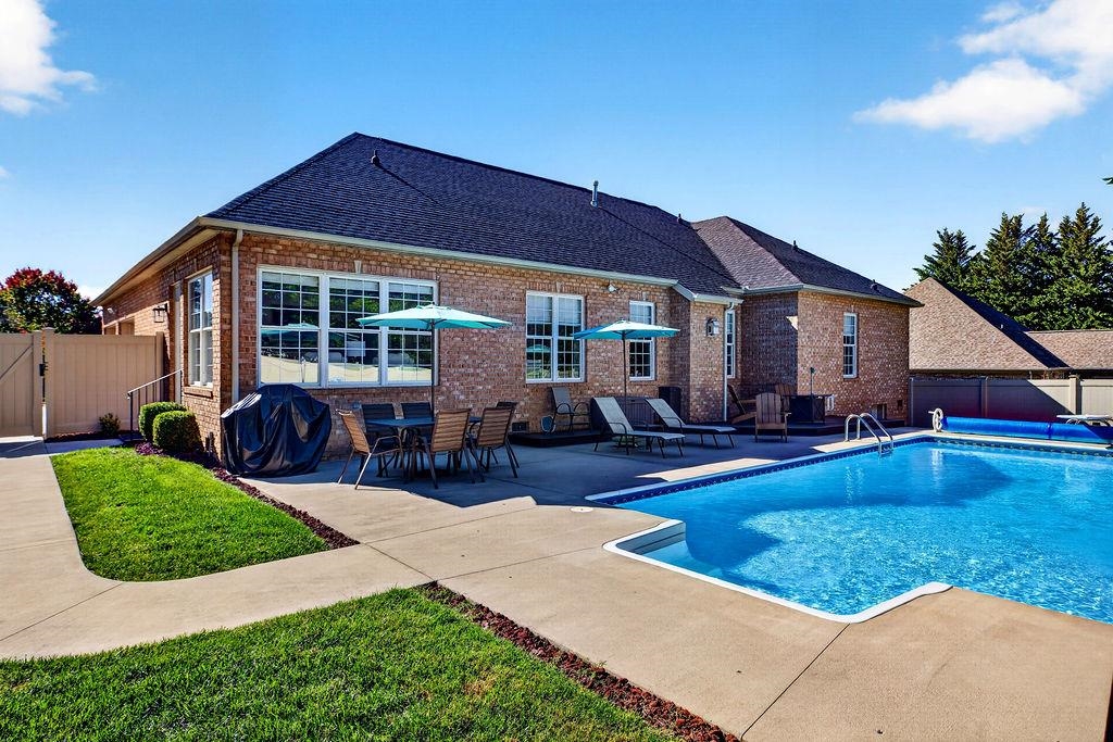 717 PELHAM DR