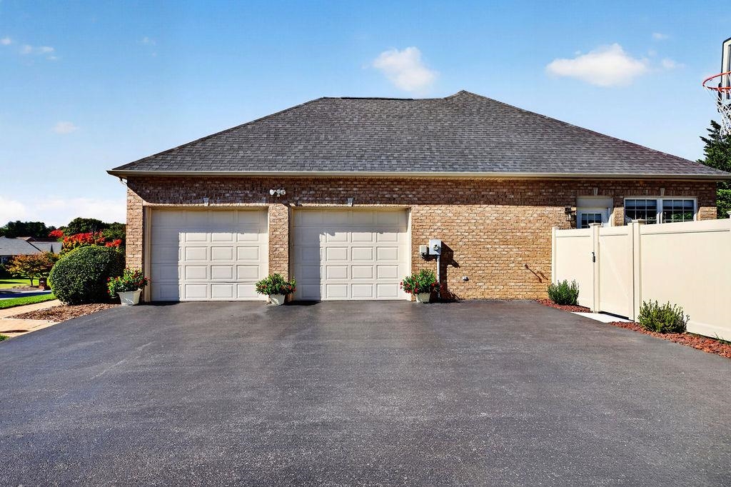 717 PELHAM DR
