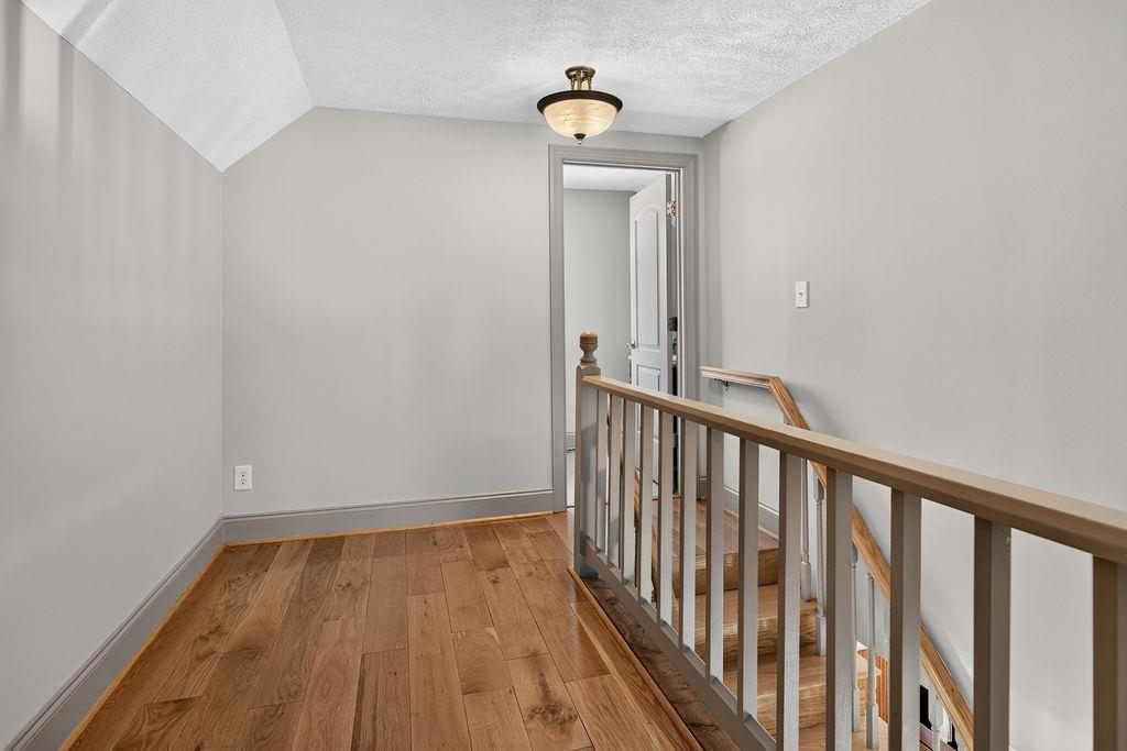 1516 LYNDHURST RD