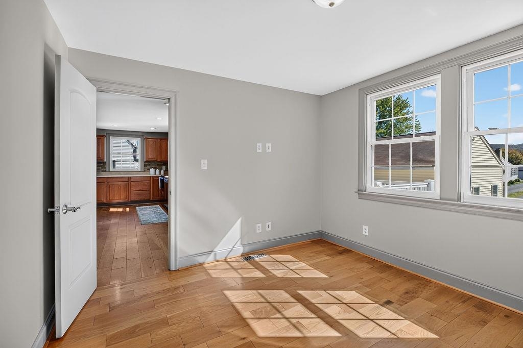 1516 LYNDHURST RD