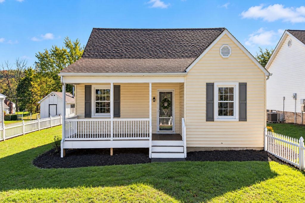 1516 LYNDHURST RD