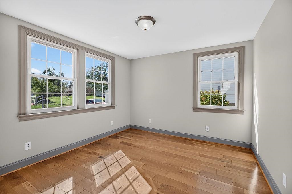 1516 LYNDHURST RD