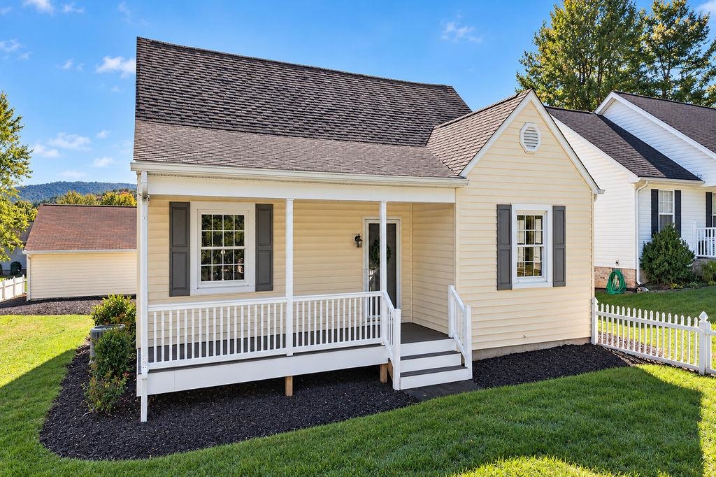 1516 LYNDHURST RD