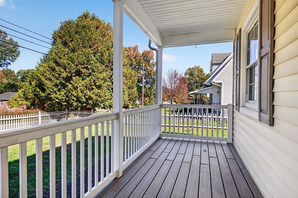 1516 LYNDHURST RD
