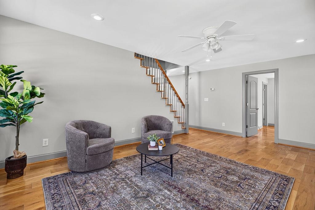 1516 LYNDHURST RD