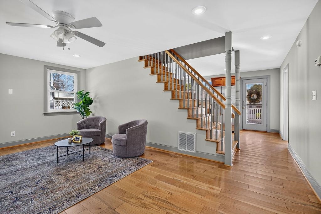 1516 LYNDHURST RD