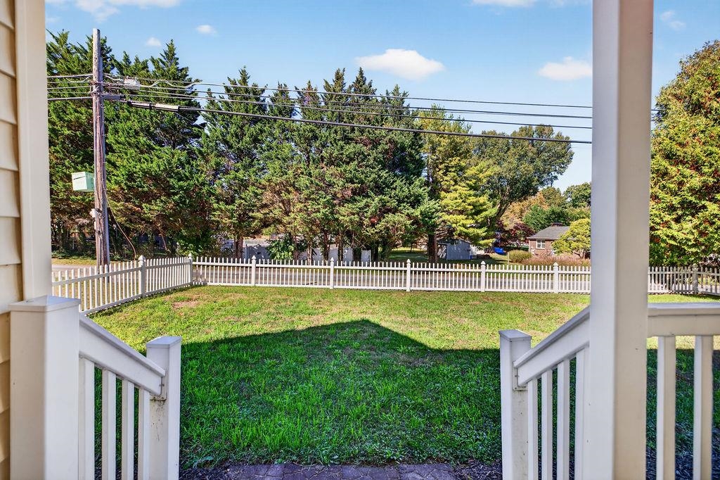 1516 LYNDHURST RD