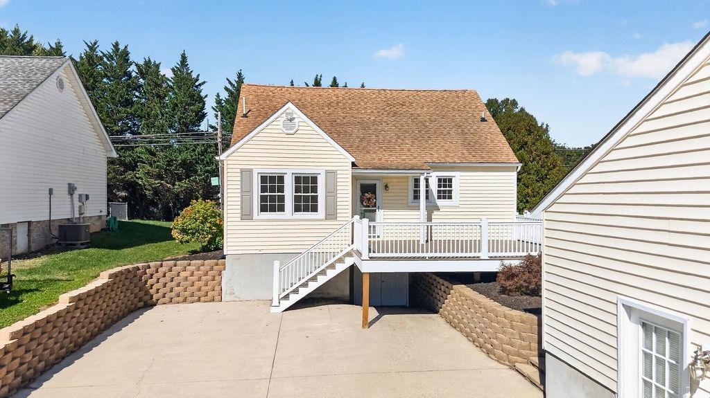 1516 LYNDHURST RD