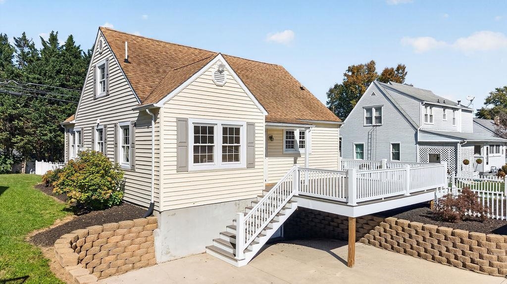 1516 LYNDHURST RD