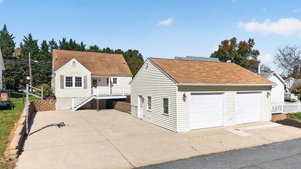 1516 LYNDHURST RD