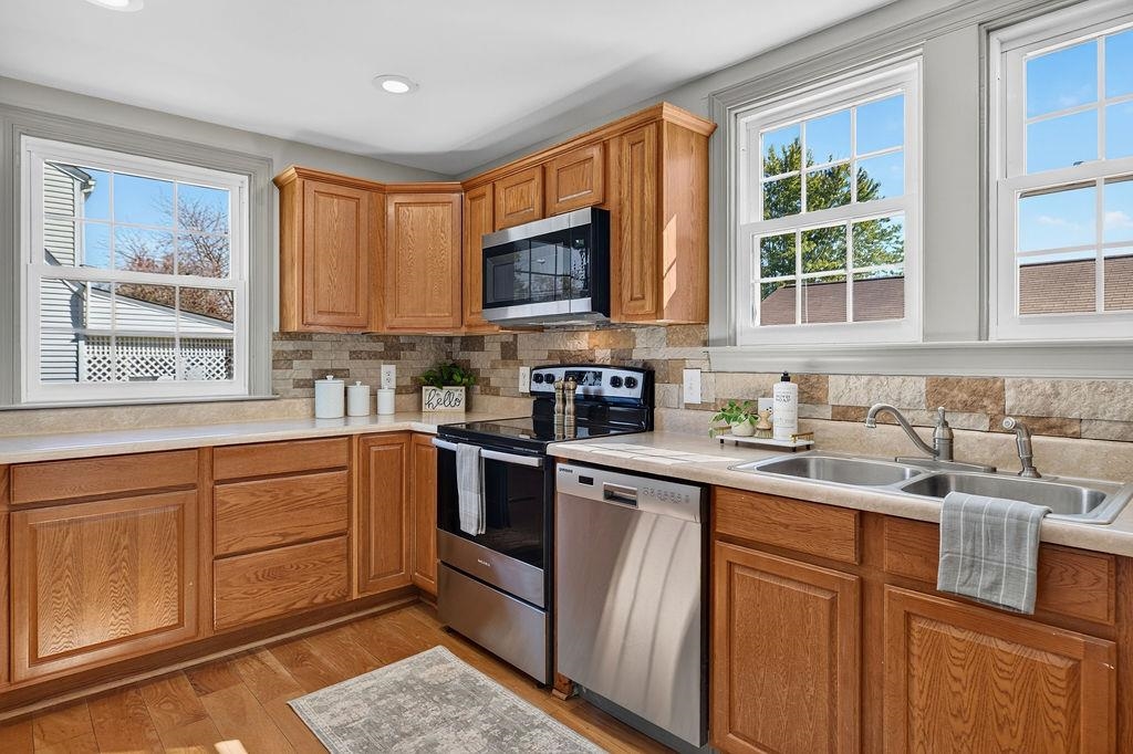 1516 LYNDHURST RD
