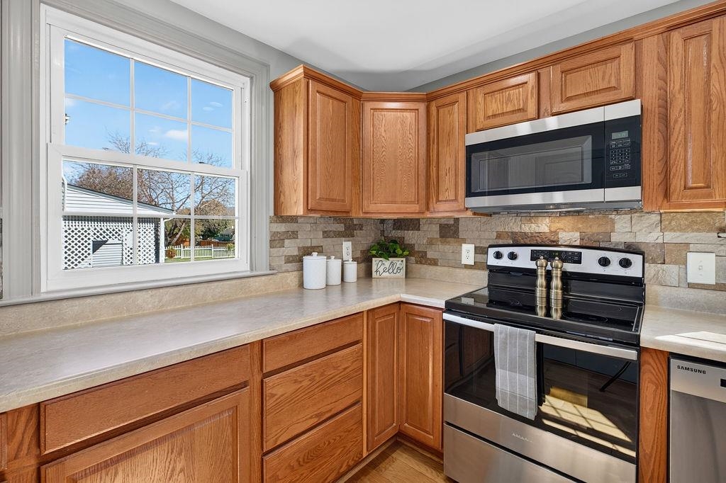 1516 LYNDHURST RD