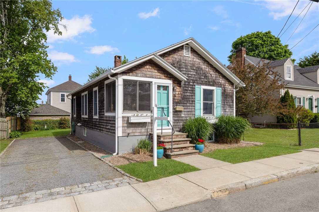 10 Curry Avenue