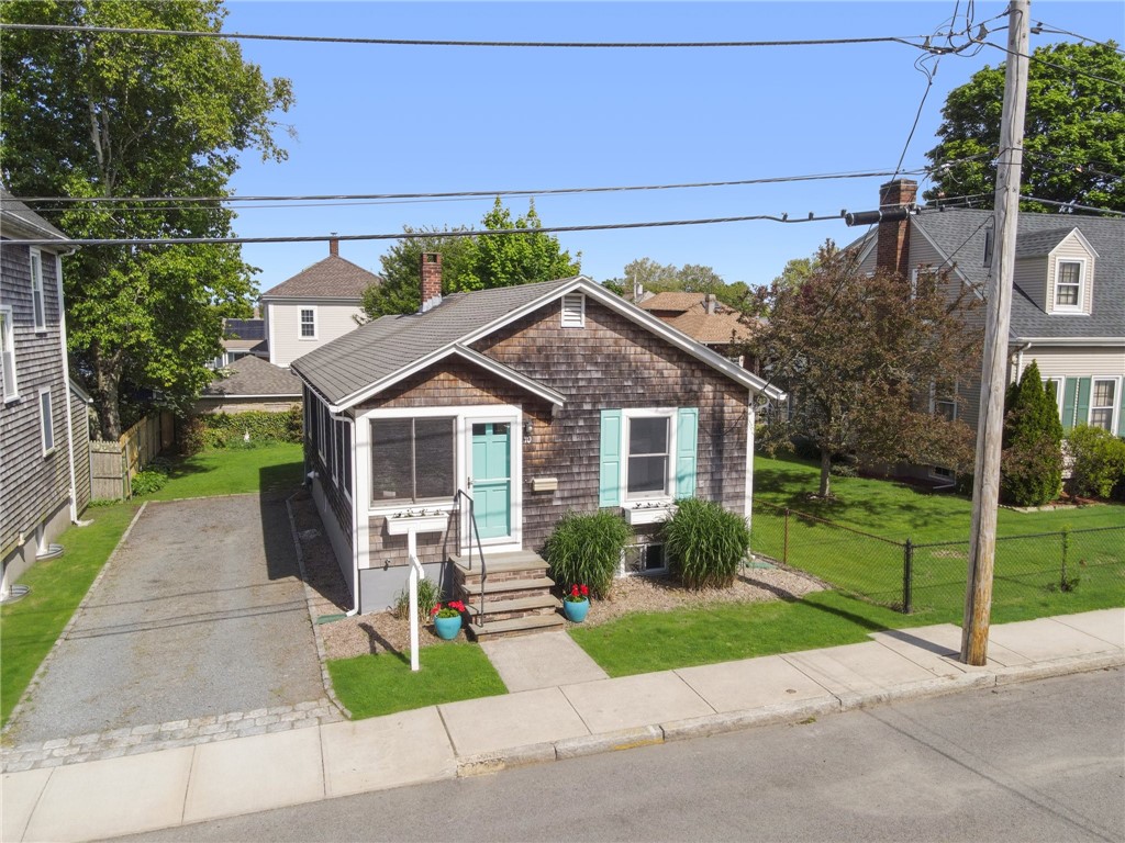 10 Curry Avenue