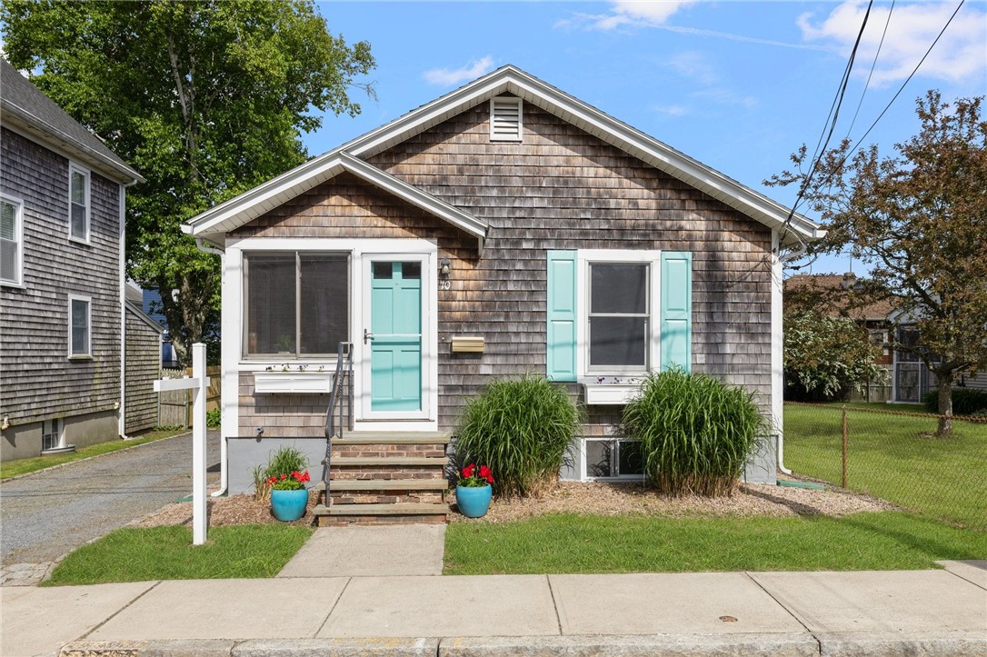 10 Curry Avenue