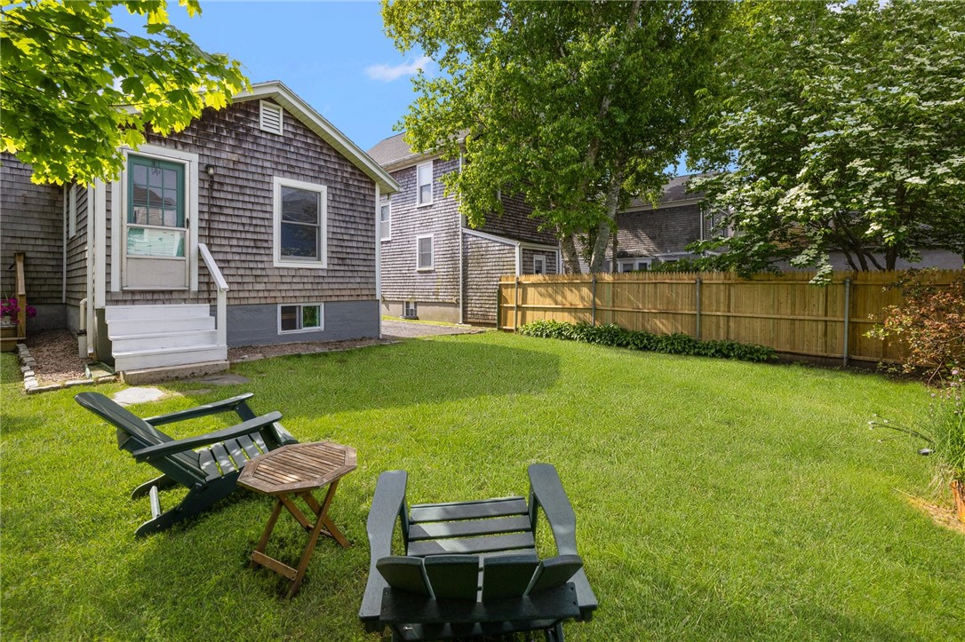 10 Curry Avenue