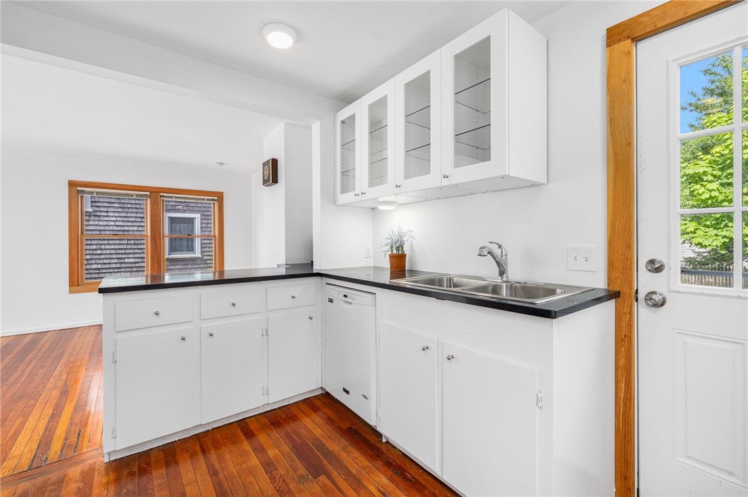 10 Curry Avenue