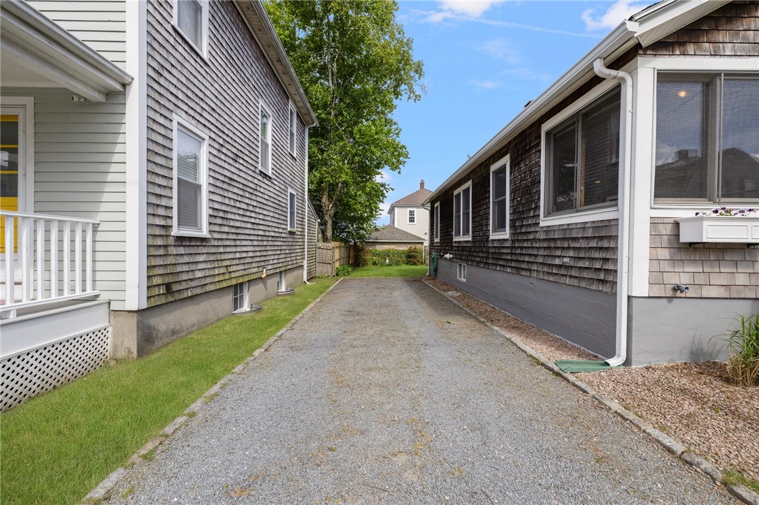 10 Curry Avenue
