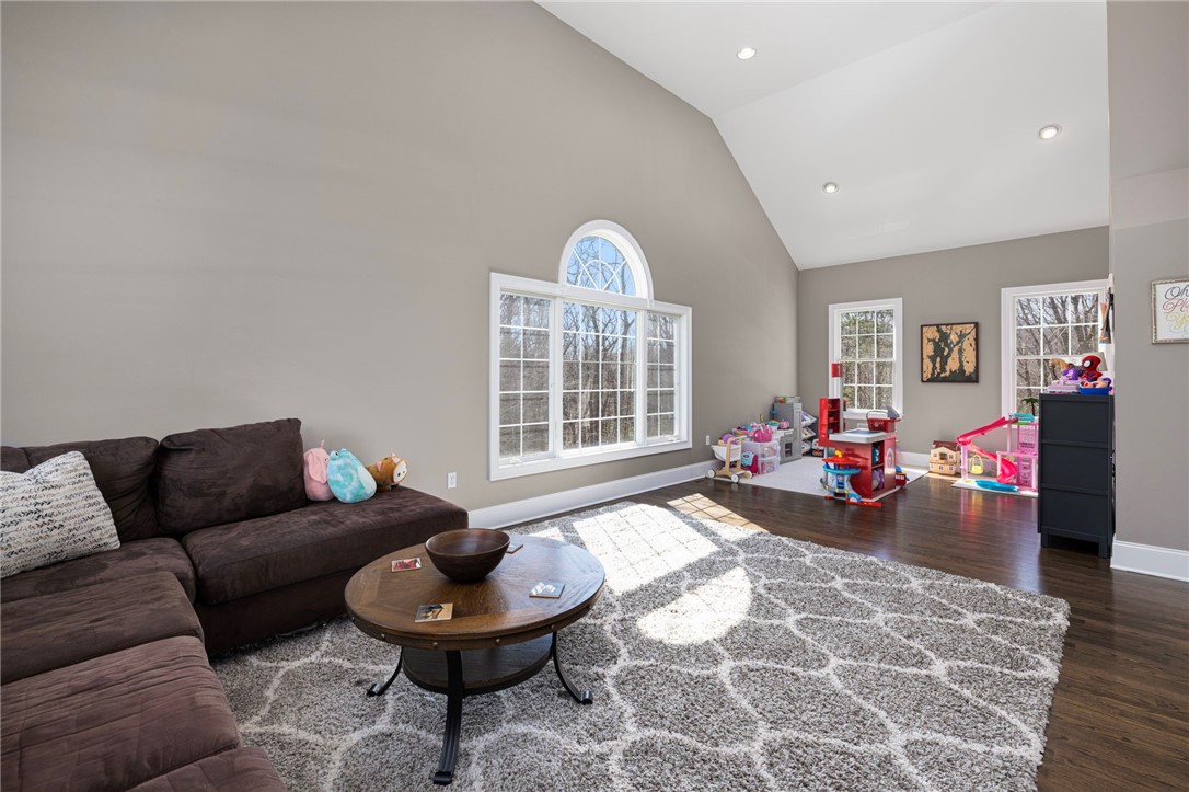 25 Hoyer Court