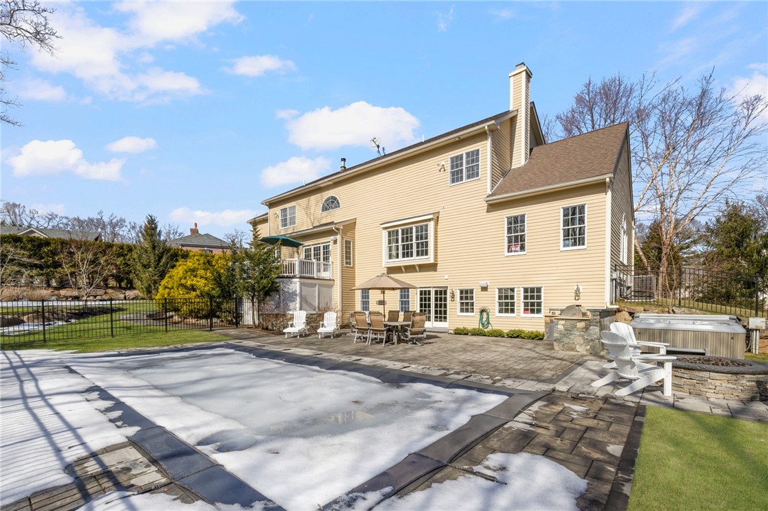 25 Hoyer Court