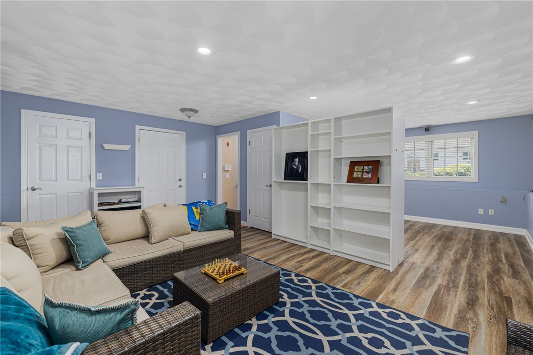 111 South Comstock Parkway