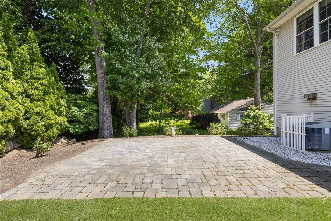 111 South Comstock Parkway