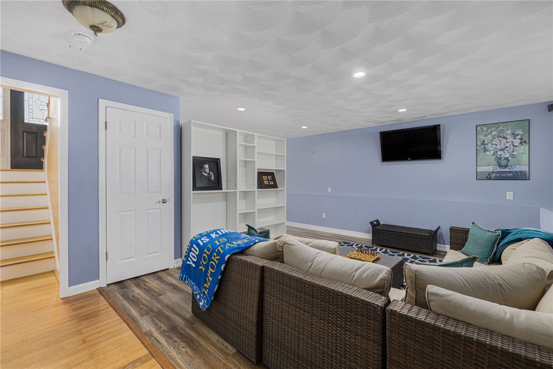 111 South Comstock Parkway