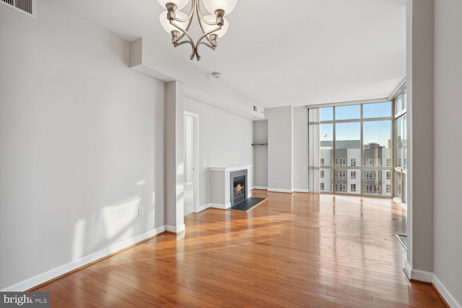 1000 N Randolph St #904