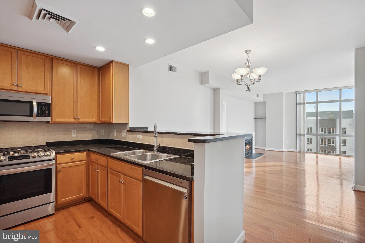 1000 N Randolph St #904