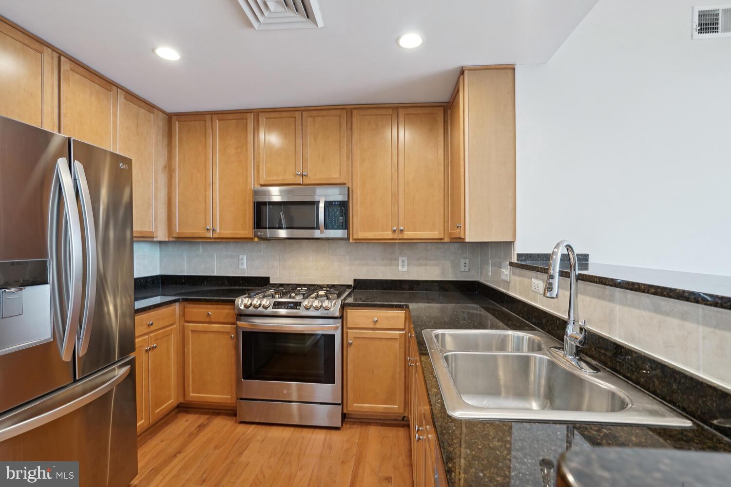 1000 N Randolph St #904