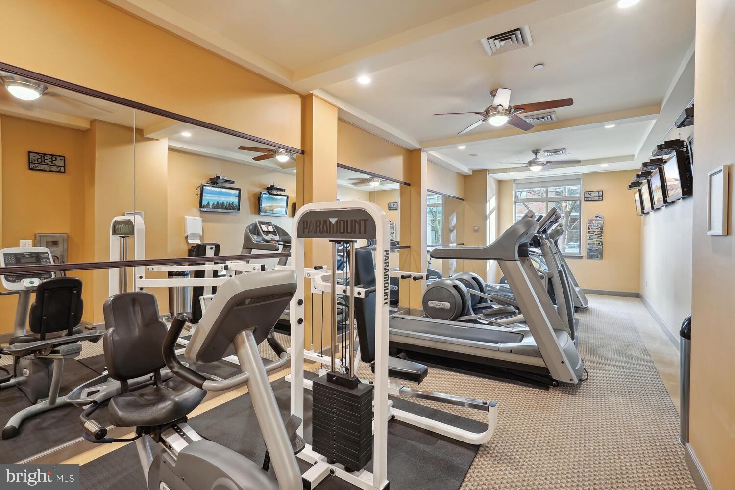 1000 N Randolph St #904