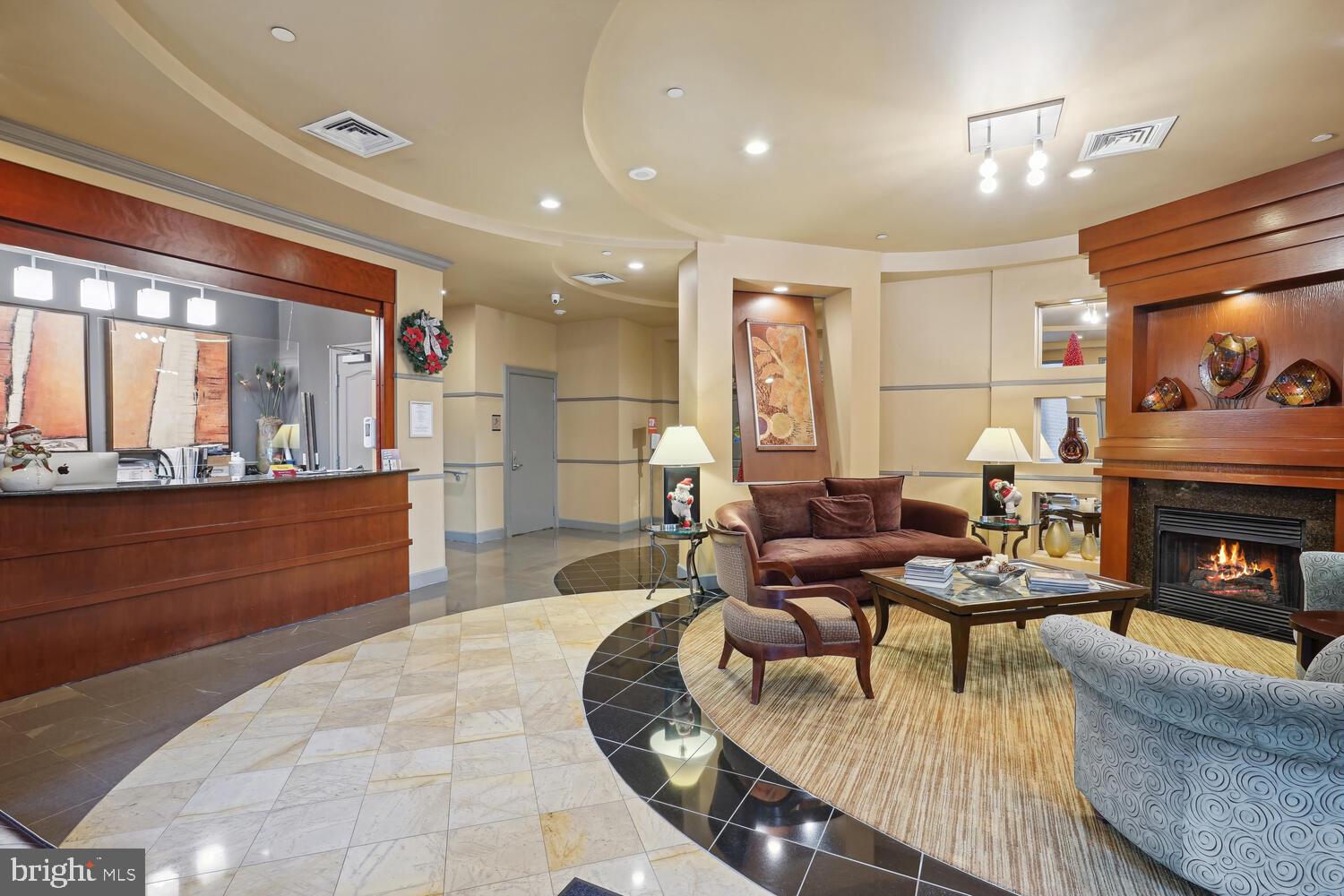 1000 N Randolph St #904