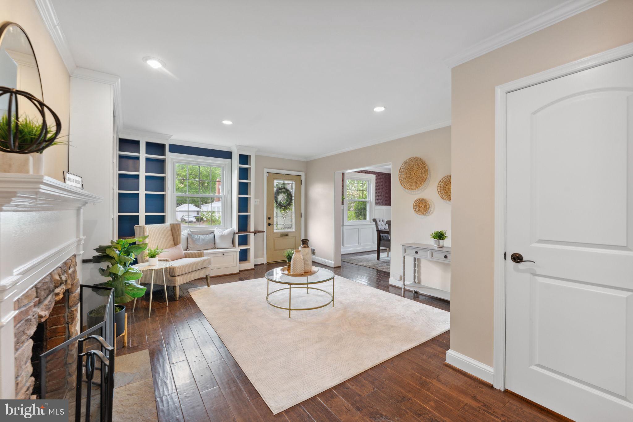 2401 N George Mason Dr