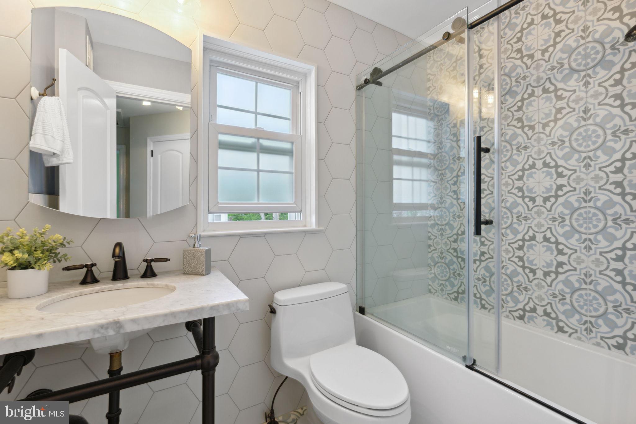 2401 N George Mason Dr