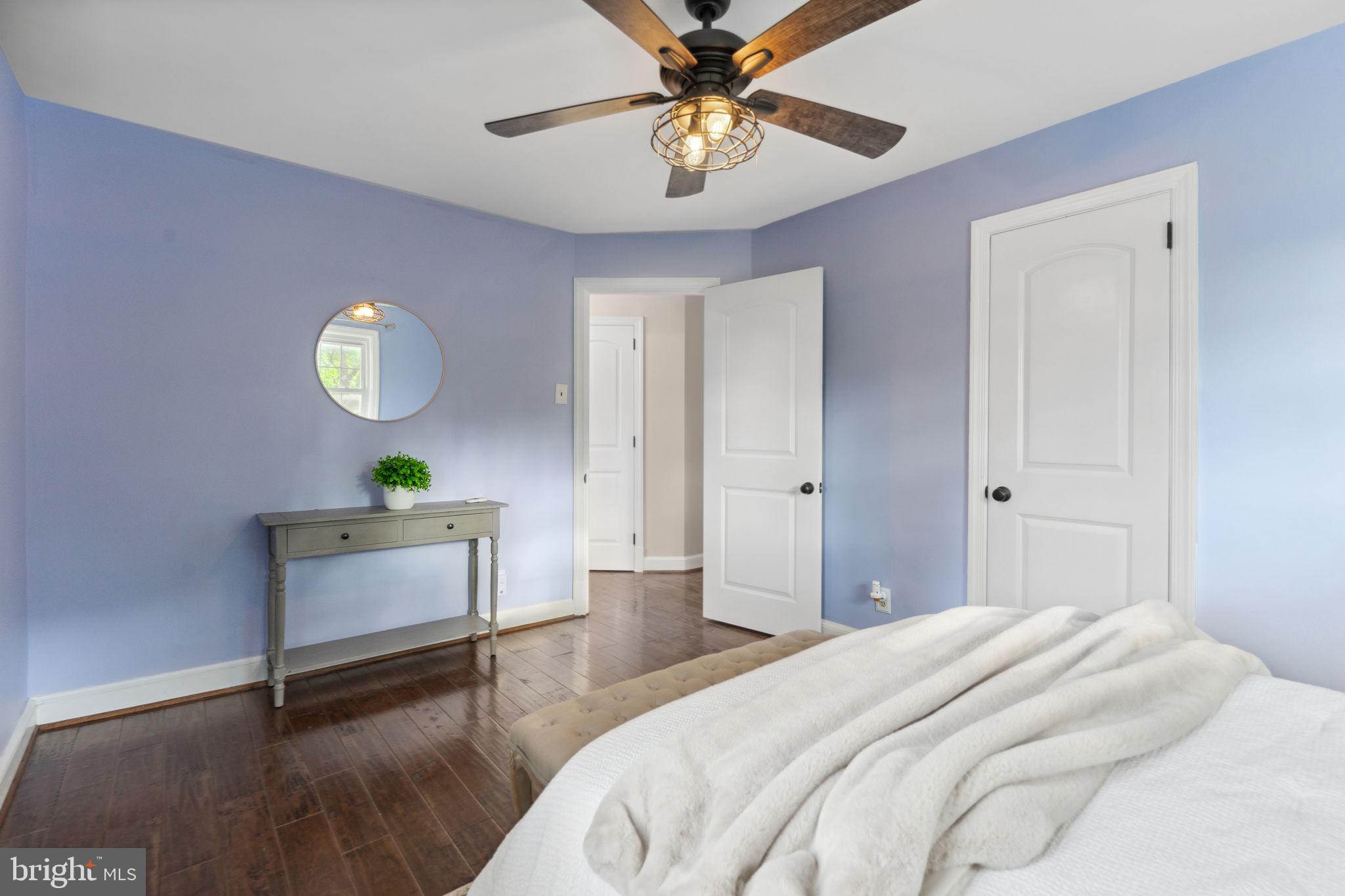 2401 N George Mason Dr