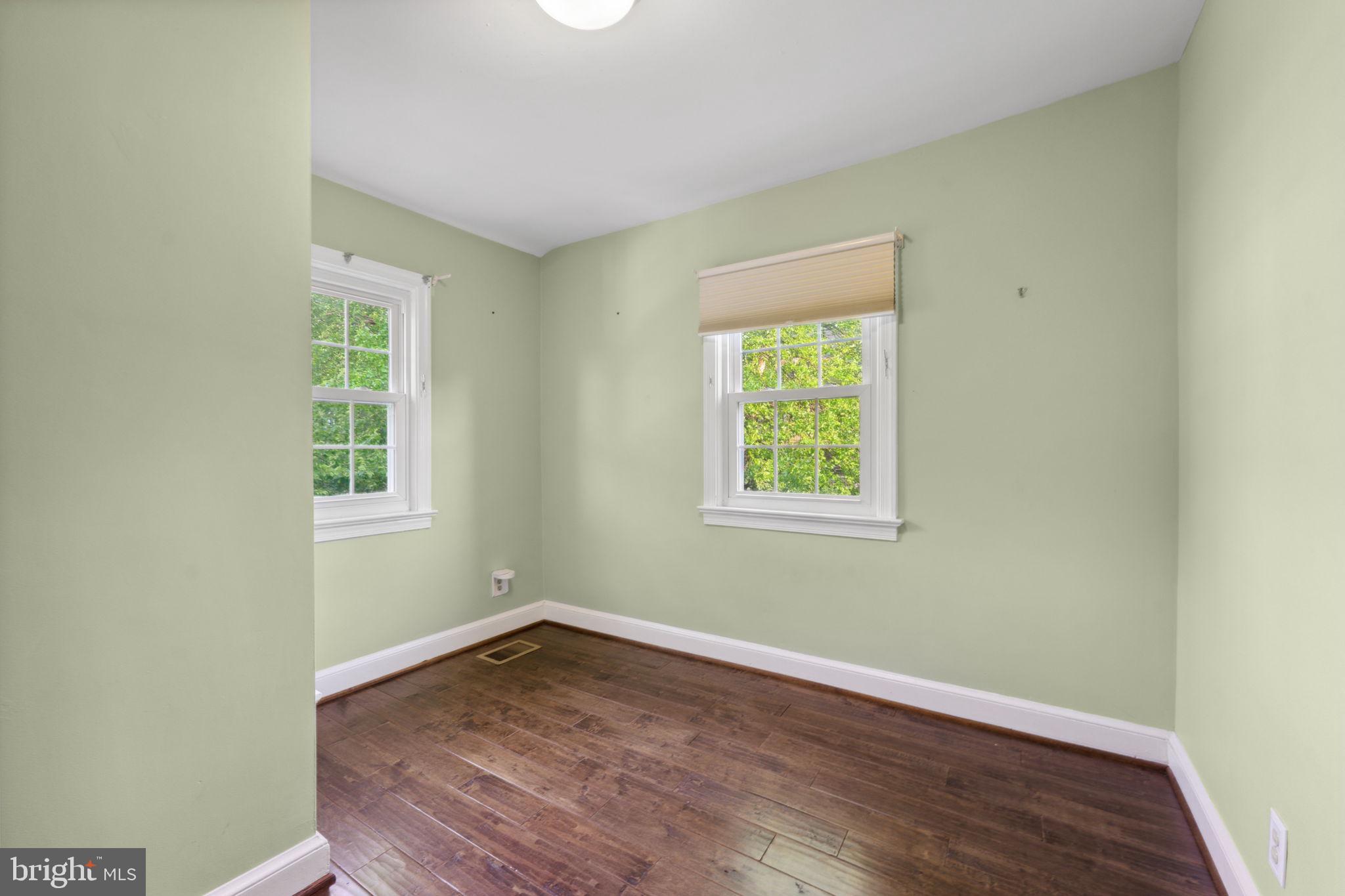 2401 N George Mason Dr