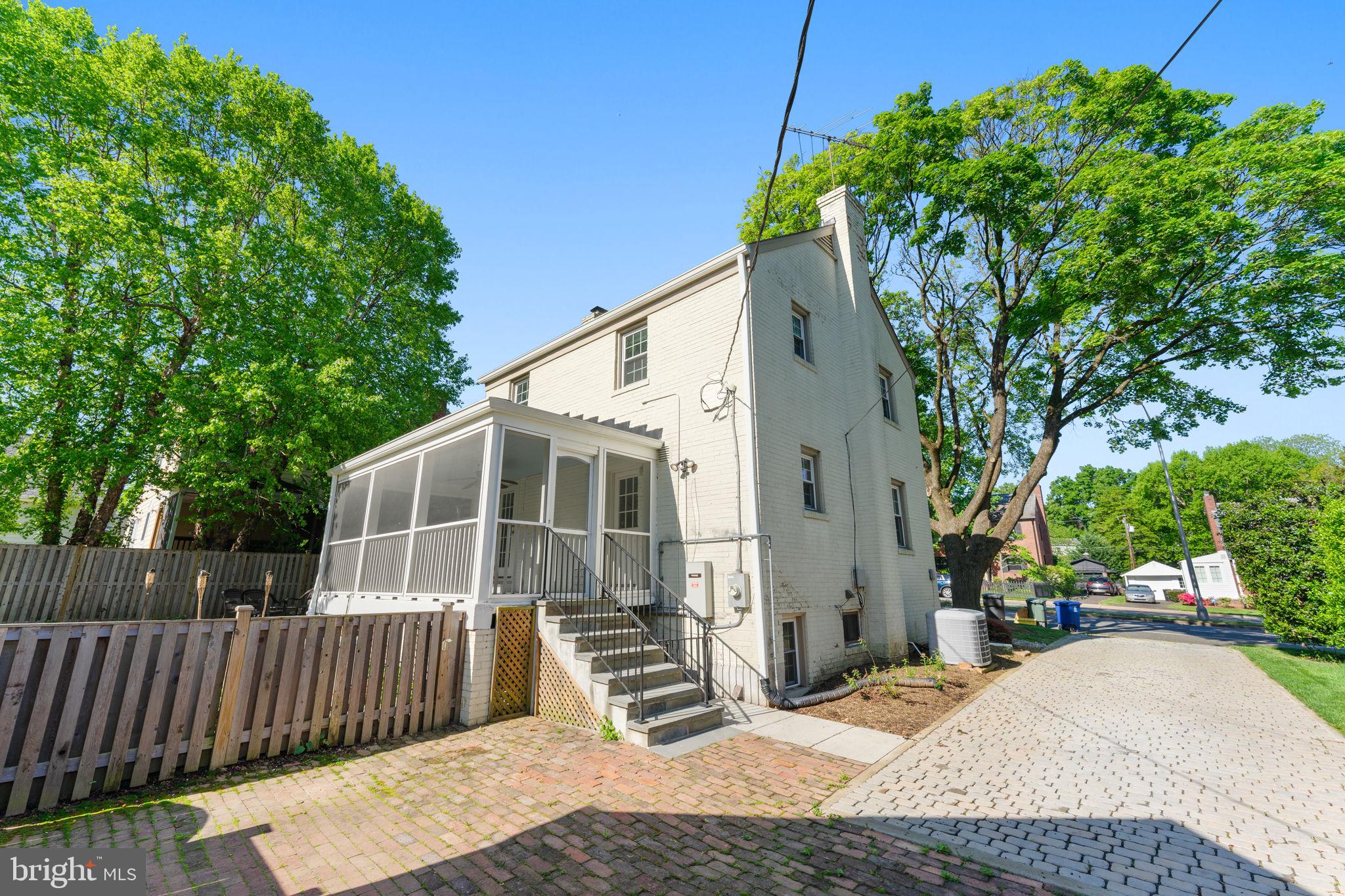 2401 N George Mason Dr