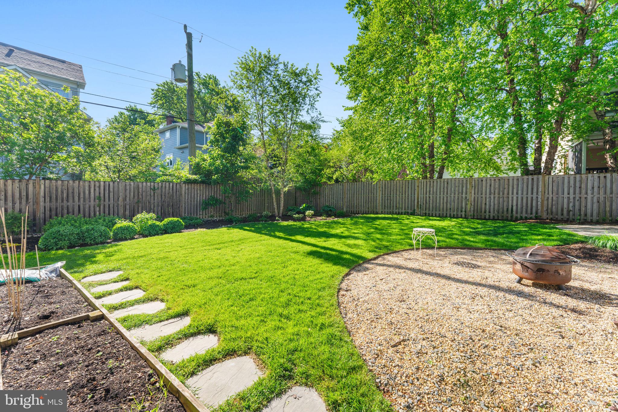 2401 N George Mason Dr