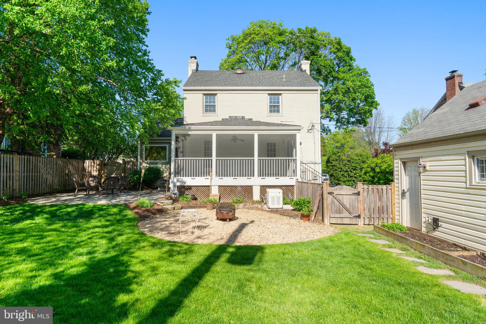 2401 N George Mason Dr