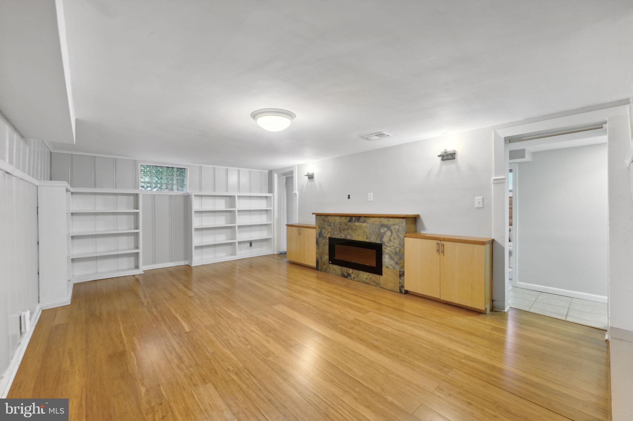 2401 N George Mason Dr