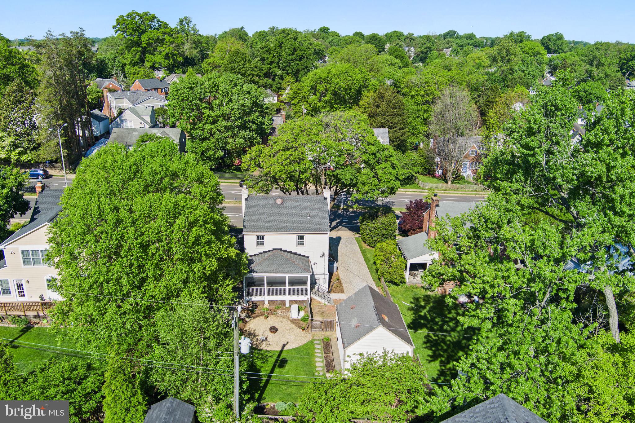 2401 N George Mason Dr