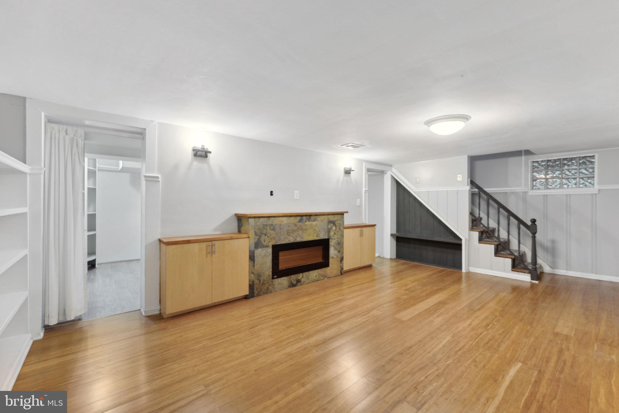 2401 N George Mason Dr