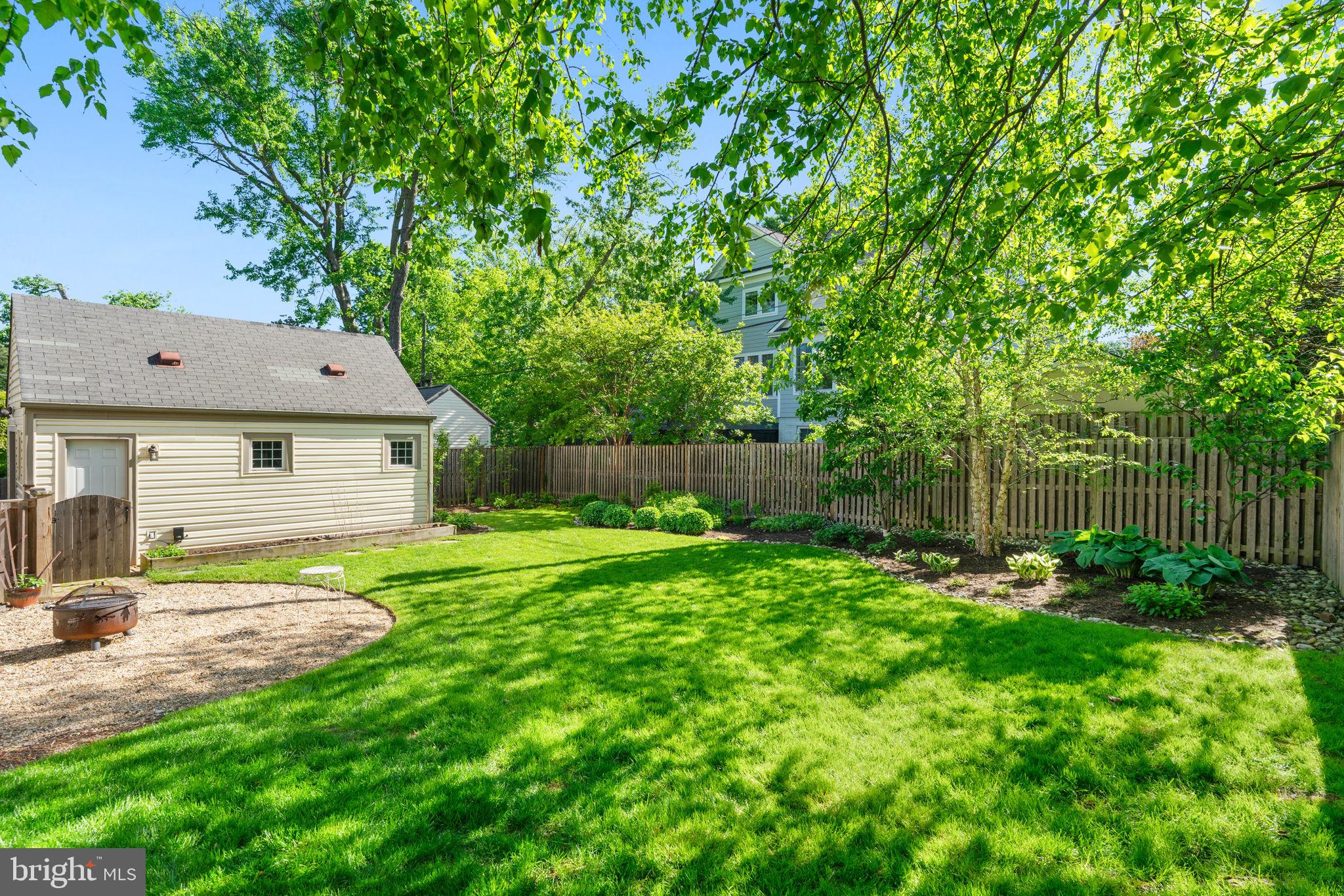 2401 N George Mason Dr