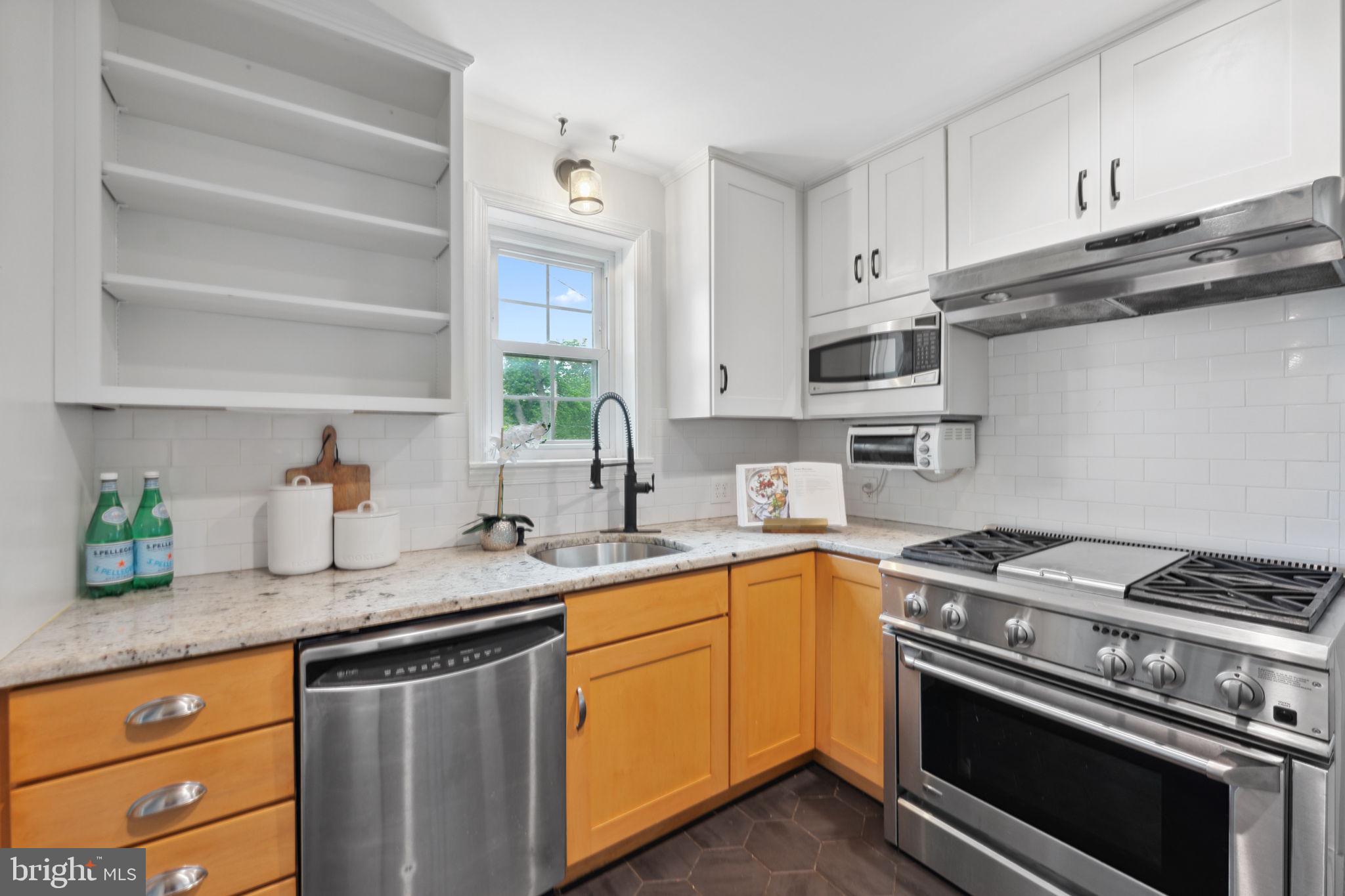 2401 N George Mason Dr