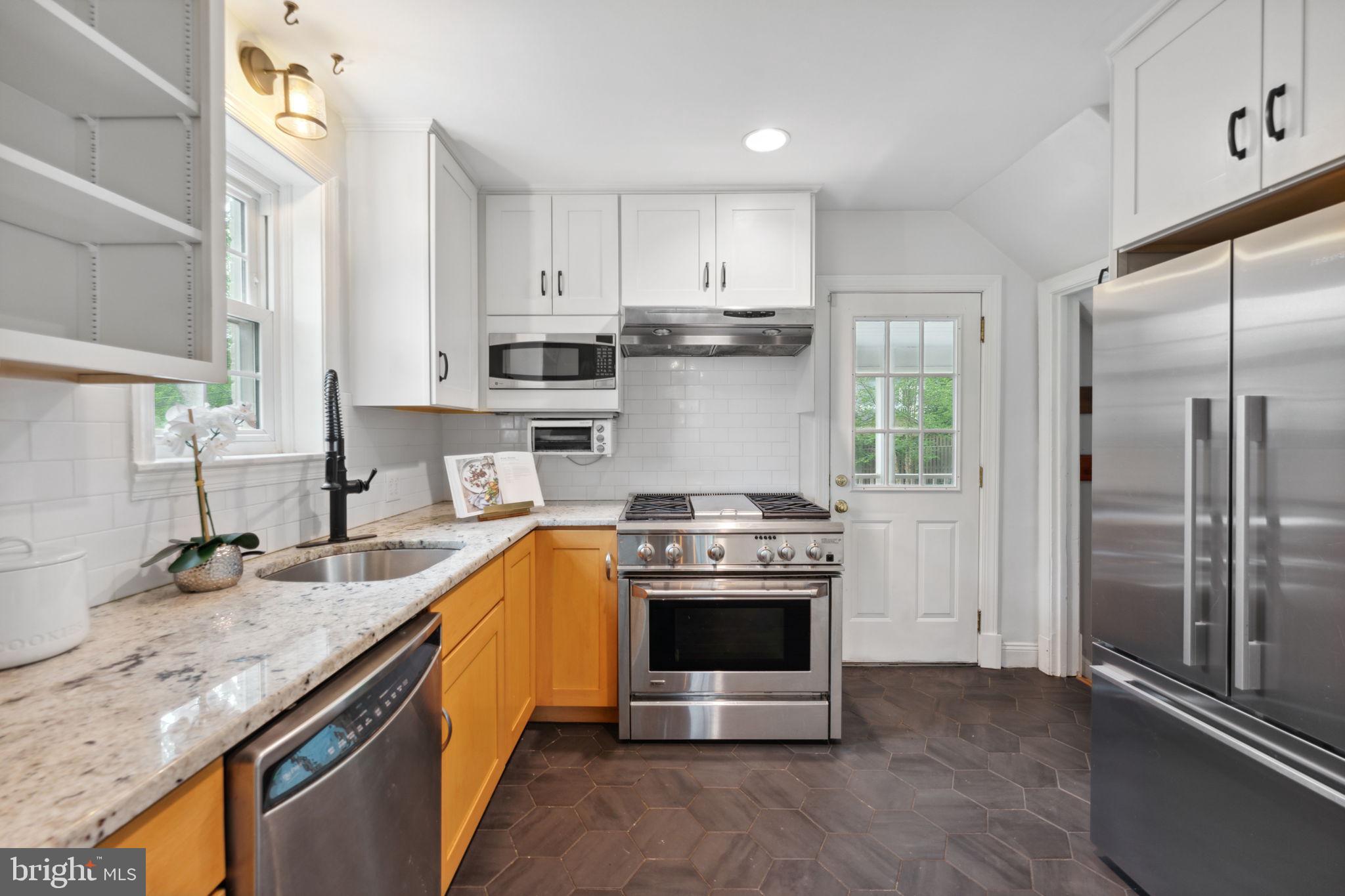 2401 N George Mason Dr